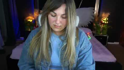 alissyagrayy online show from May 14, 6:58 pm