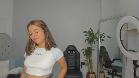 alix_18 online show from September 13, 11:18 am
