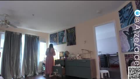 Alize Zaide online show from April 3, 9:35 pm