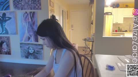 Alize Zaide online show from January 3, 7:18 pm