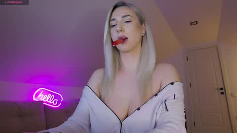 A day u didnt smile is a lost day online show from March 6, 5:19 pm