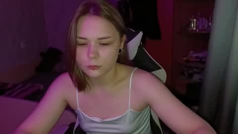 Snapshot of alli_zi chatting on September 22, 4:44 am Blair online show from September 22, 4:44 am