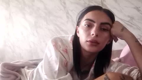 Emmie online show from October 3, 2:44 pm