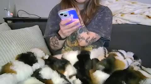 alliebearx online show from April 28, 5:33 am