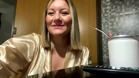 allisonlove2 online show from May 9, 8:44 pm