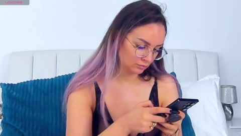 Snapshot of allisonsweetie chatting on December 8, 12:19 pm AllisonSweetie online show from December 8, 12:19 pm