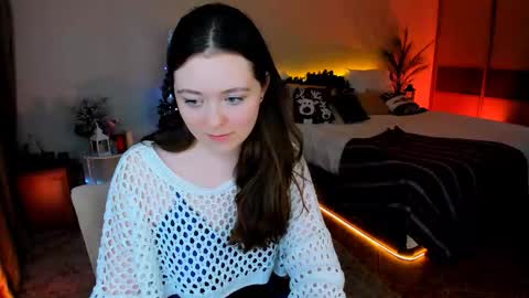 alluringeyess online show from December 19, 5:05 pm