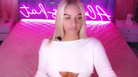 AlwaysHot online show from February 3, 6:33 am