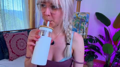 Ally Elliot online show from April 9, 7:52 pm