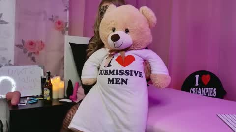 Snapshot of allys_secret chatting on September 15, 6:59 pm Call me Ally online show from September 15, 6:59 pm