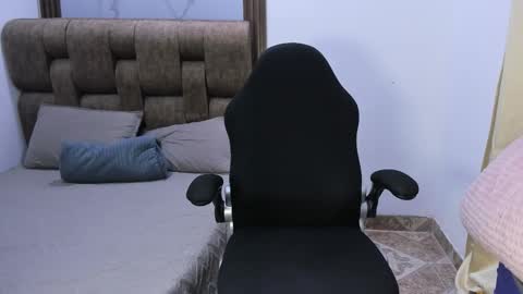 Snapshot of allyson_gh chatting on October 9, 6:06 am allyson_gh online show from October 9, 6:06 am