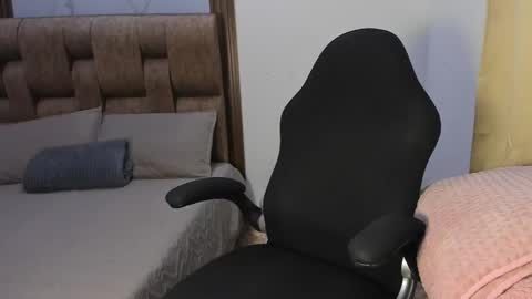 Snapshot of allyson_gh chatting on October 3, 6:07 am allyson_gh online show from October 3, 6:07 am