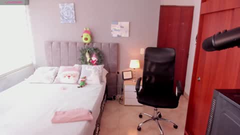 Snapshot of allysonsweett chatting on January 9, 3:34 pm ANNA online show from January 9, 3:34 pm