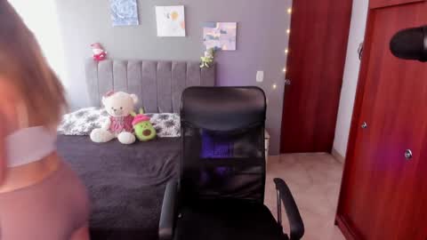 Snapshot of allysonsweett chatting on January 20, 4:23 pm ANNA online show from January 20, 4:23 pm