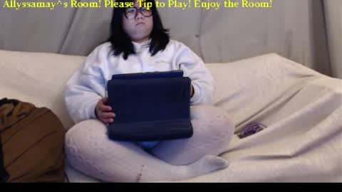 Allyssamay online show from January 13, 6:52 am