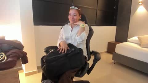 ALMA FENIX  online show from October 10, 12:32 pm