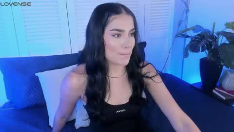 Mia online show from May 8, 4:32 pm