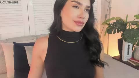 Mia online show from May 7, 4:21 pm