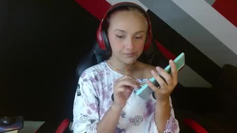 Snapshot of alterego1__ chatting on February 18, 6:39 pm Alter online show from February 18, 6:39 pm