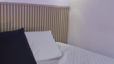 aly_leee online show from April 1, 12:06 pm