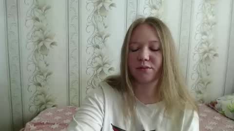 alya764770 online show from May 16, 11:59 pm