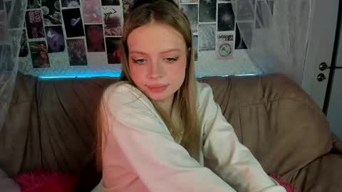 Alysa   7GMT  online show from May 19, 10:22 am