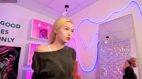 Alysia online show from May 20, 10:45 am