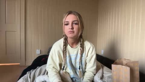 alyssastonee online show from December 22, 6:44 pm