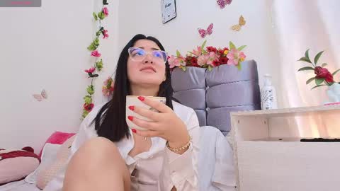 Isabella online show from May 10, 3:47 pm