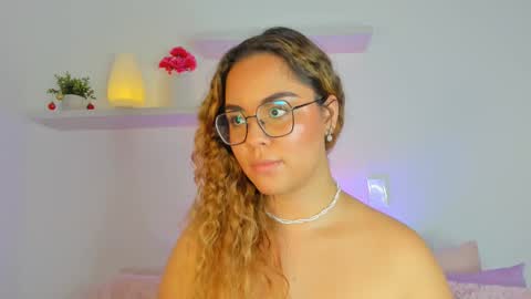 Snapshot of amalia_bennet chatting on February 8, 12:06 am amalia bennet online show from February 8, 12:06 am