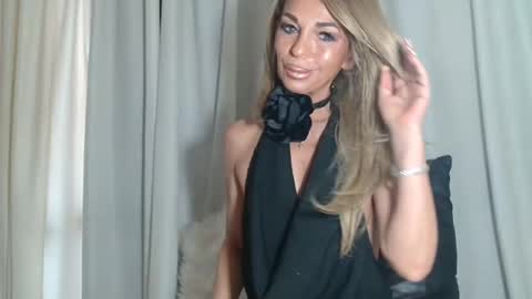 Snapshot of amanda0803 chatting on February 14, 9:24 am Angel or Demon online show from February 14, 9:24 am