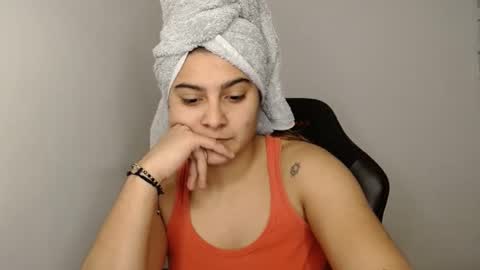 Snapshot of amanda5star chatting on February 2, 11:21 pm The queen of the biceps online show from February 2, 11:21 pm