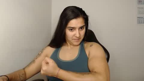 Snapshot of amanda5star chatting on February 12, 10:26 pm The queen of the biceps online show from February 12, 10:26 pm