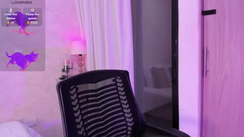 Luisa online show from December 12, 1:32 am