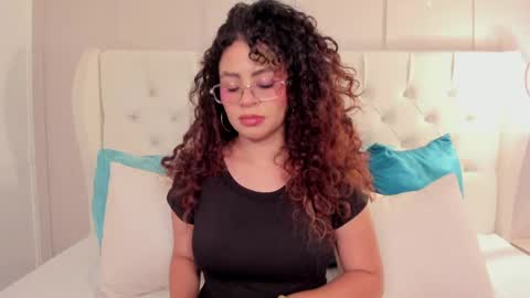Amanda Rios online show from May 17, 8:30 pm