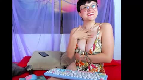 Snapshot of amapolasispanian chatting on September 10, 4:40 pm Amapola online show from September 10, 4:40 pm