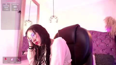 amara_davis1 online show from May 7, 3:55 am