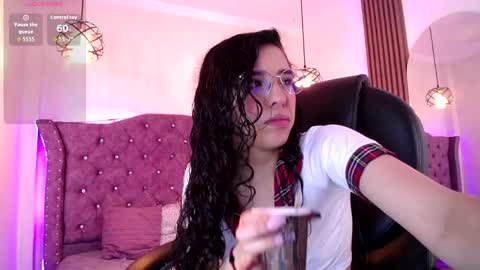 amara_davis1 online show from May 8, 5:00 am