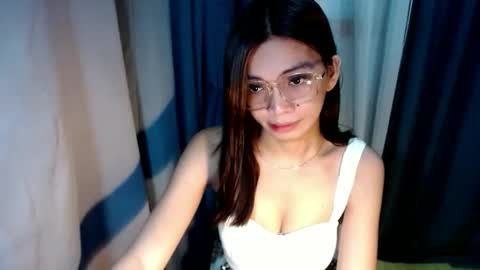 BELLA online show from May 9, 10:34 pm