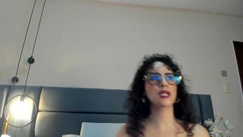 Amara Yasbel online show from May 7, 5:49 pm