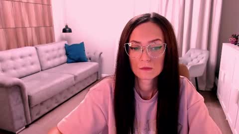 Izza online show from August 7, 10:00 am