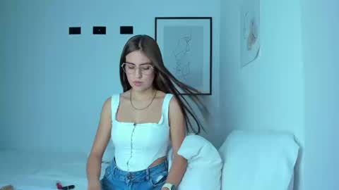 Luci Reyes online show from September 24, 9:58 pm
