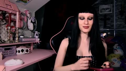 DEMONESS AMBER 666 online show from April 4, 2:54 am