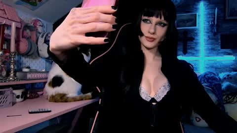 DEMONESS AMBER 666 online show from April 5, 3:16 am