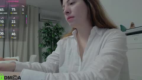 AmberRosewood online show from April 4, 4:00 am