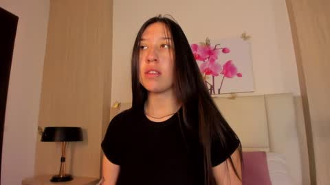 Amber online show from April 4, 1:43 pm