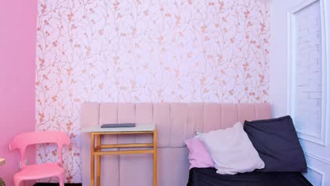 Amelia Adams online show from April 4, 6:51 pm