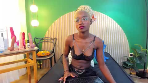 Amelia Adams online show from September 24, 8:19 pm