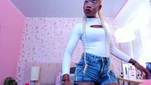 Amelia Adams online show from December 2, 7:05 pm