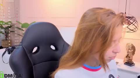 AMELIA online show from December 4, 11:45 am